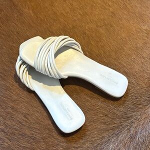 Women’s banana republic slide on sandals size 8 1/2